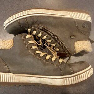Remonte Gray Winter Boots with Cream Accents - size 42